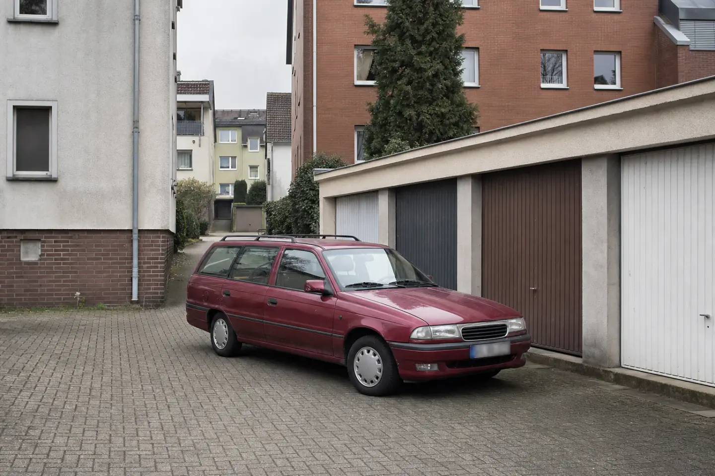 Beispielhafte Verkaufssituation: fahrzeug in einem kompakten Garagenhof im Gladbecker Stadtteil Zweckel