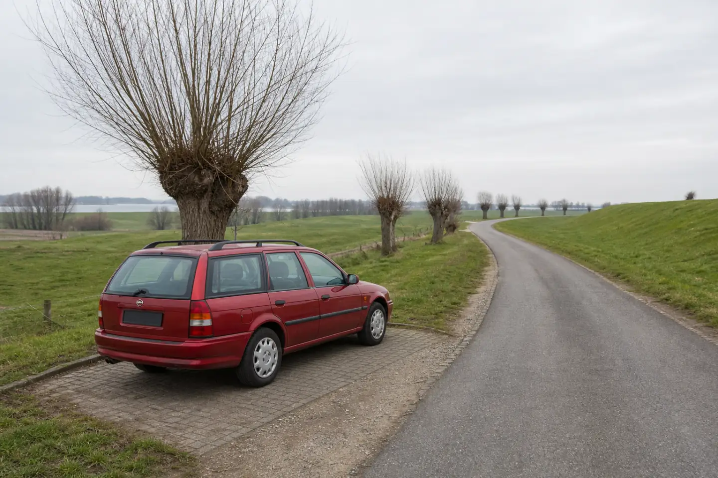 Beispielhafte Verkaufssituation: kombi auf einem befestigten Stellplatz an einem Rheinberger Deichweg